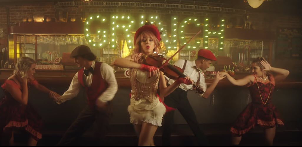 Lindsey Stirling You're a Mean One Mr. Grinch with violin