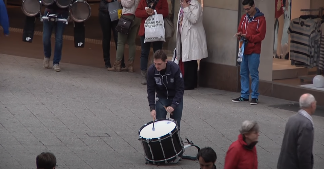 Party-Rock-Anthem-flashmob