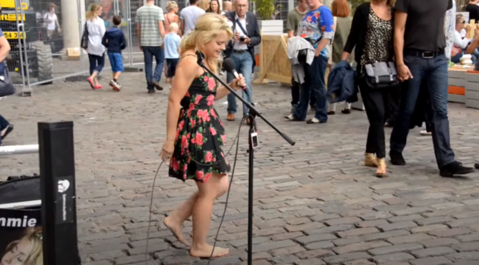 Sammie-Jay-barefoot-featured-image