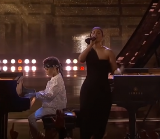 Alicia Keys Sings ‘Raise a Man’ While Her Son Plays the Piano for Her on Stage alicia-keys-son-featured-image