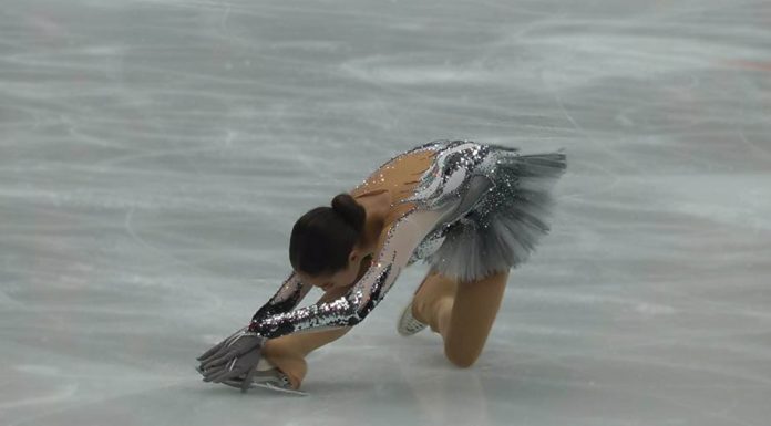 Alina Zagitova Skates to Black Swan