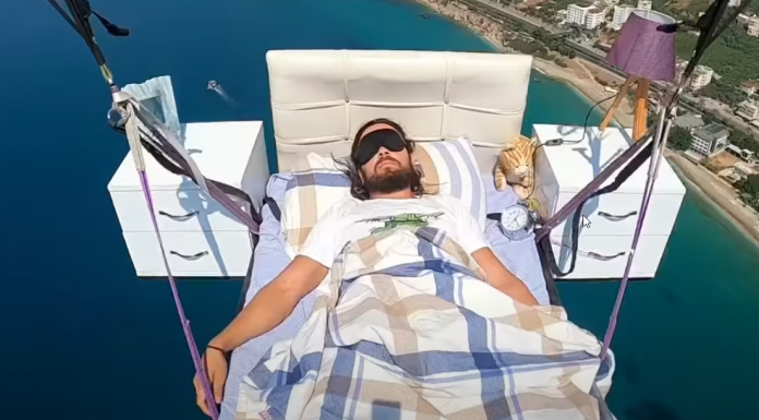 This Guy Invented a Bed That Can Let Him Relax While Paragliding