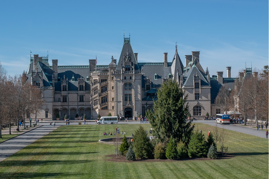 Asheville, North Carolina Biltmore House Chateau safe solo travel