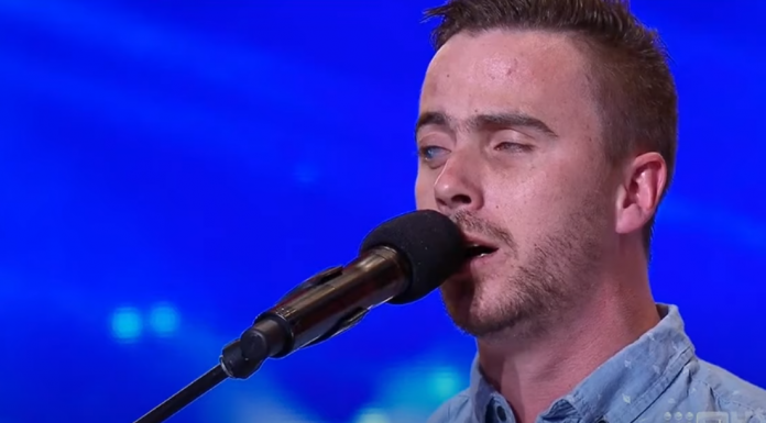 blind-man-sings-all-of-me-featured-image