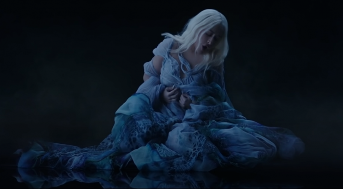 Christina Aguilera reflection Mulan
