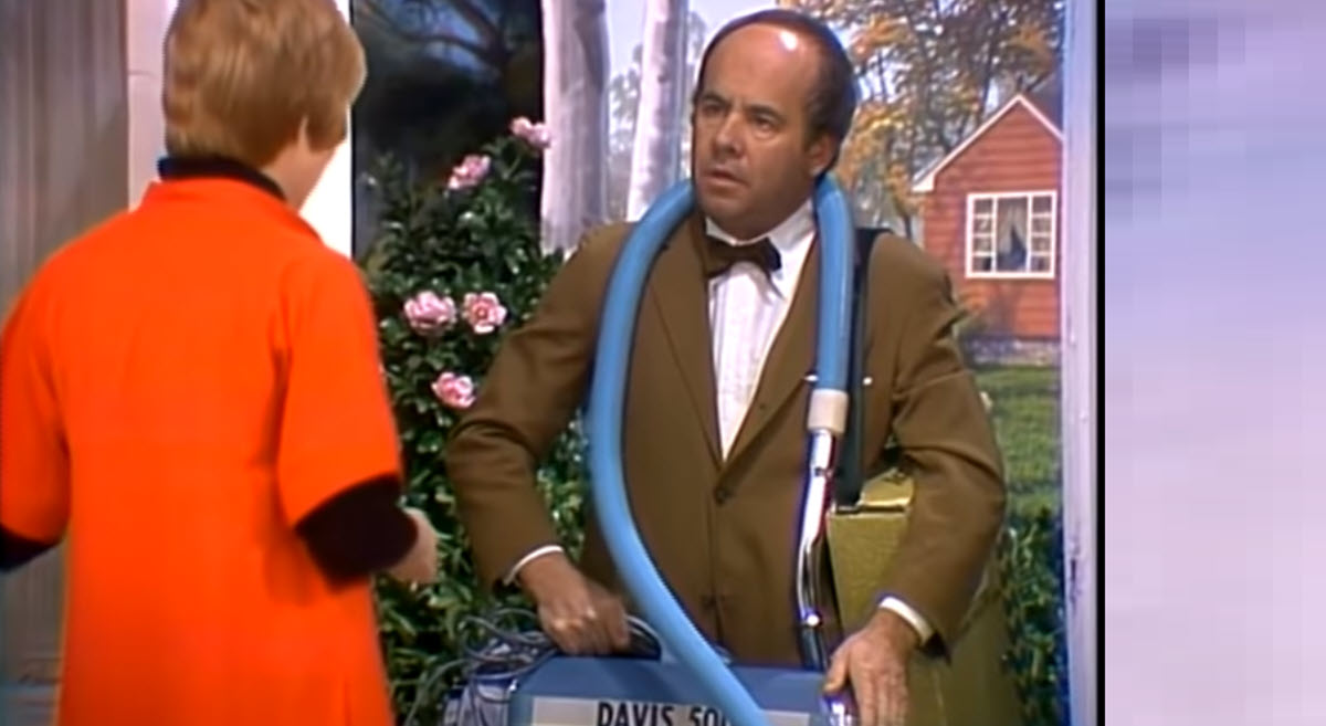 Tim Conway Shows Vicki Lawrence Why He's The Worst Vacuum Salesman Ever