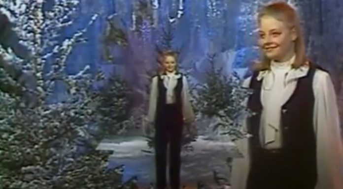 A Video of Jodie Foster’s Forgotten French Singing Career Jodie Foster singing in French