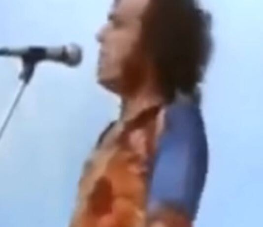 Joe Cocker a Little help from my friends performance Woodstock singing