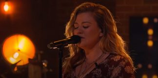 Kelly Clarkson Unchained Melody by the Righteous Brothers