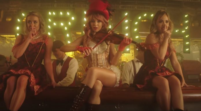 Lindsey Stirling You're a Mean One Mr. Grinch with violin