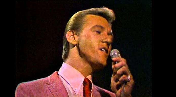 Righteous Brothers Unchained Melody singing live in 1965