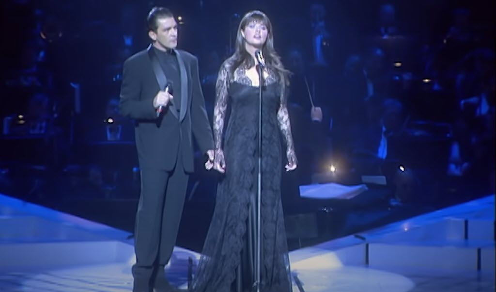 sarah-brightman-antonio-banderas-duet-phantom-of-the-opera-2