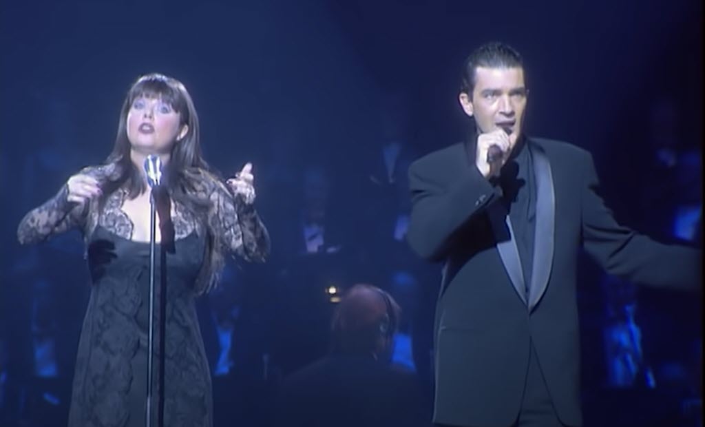 sarah-brightman-antonio-banderas-duet-phantom-of-the-opera-3