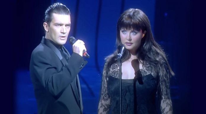 sarah-brightman-antonio-banderas-duet-phantom-of-the-opera-featured-image