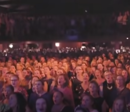 strangers-singing-i-want-it-that-way-featured-image