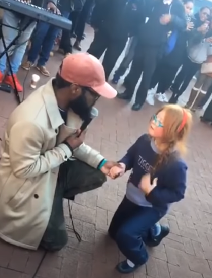 street-performer-serenade