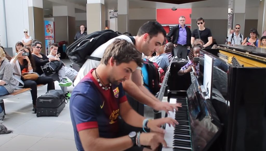 two-men-playing-piano-paris-train-station